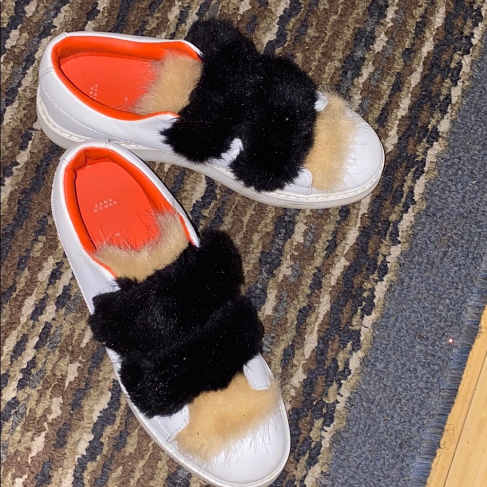 White fur sneaker